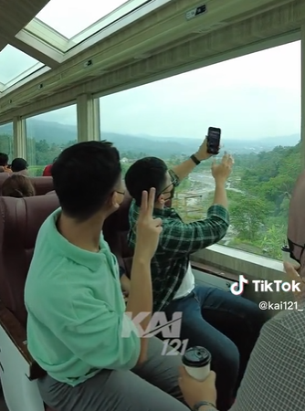 Potret mewahnya kereta api panoramic Jakarta-Jogja © 2022 brilio.net Potret mewahnya kereta api panoramic Jakarta-Jogja © 2022 brilio.net