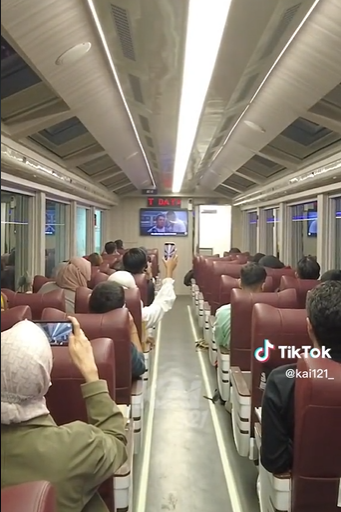 Potret mewahnya kereta api panoramic Jakarta-Jogja © 2022 brilio.net Potret mewahnya kereta api panoramic Jakarta-Jogja © 2022 brilio.net