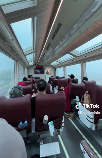 Potret mewahnya kereta api panoramic Jakarta-Jogja © 2022 brilio.net Potret mewahnya kereta api panoramic Jakarta-Jogja © 2022 brilio.net