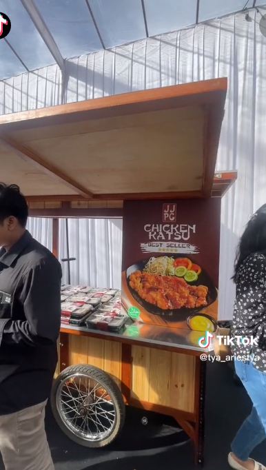 10 Hidangan di acara ulang tahun Kiano Tiger Wong ke-3, komplet abis