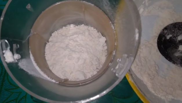 Nggak perlu dibuang, ini trik bikin tepung sisa fried chicken bisa digunakan kembali