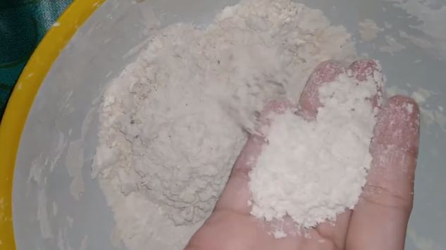 Nggak perlu dibuang, ini trik bikin tepung sisa fried chicken bisa digunakan kembali