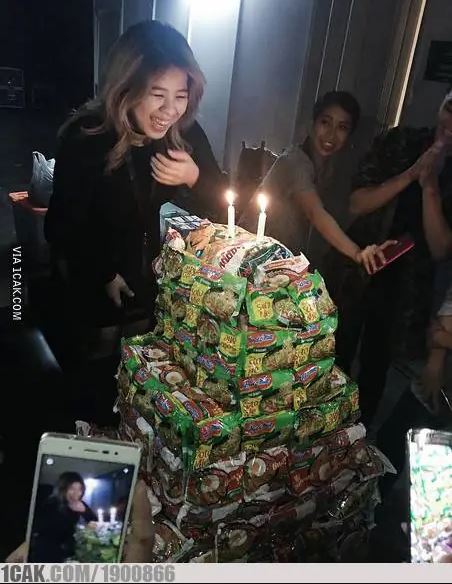 emak-emak ulang tahun © berbagai sumber emak-emak ulang tahun © berbagai sumber