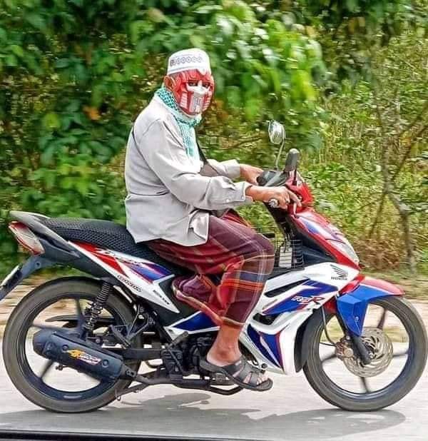 cosplay jadi robot © berbagai sumber