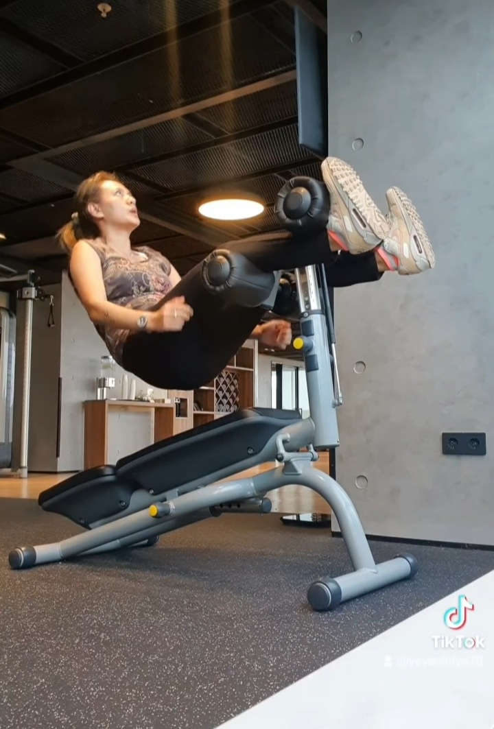 potret terbaru yeyen lidya usai resmi bercerai © berbagai sumber