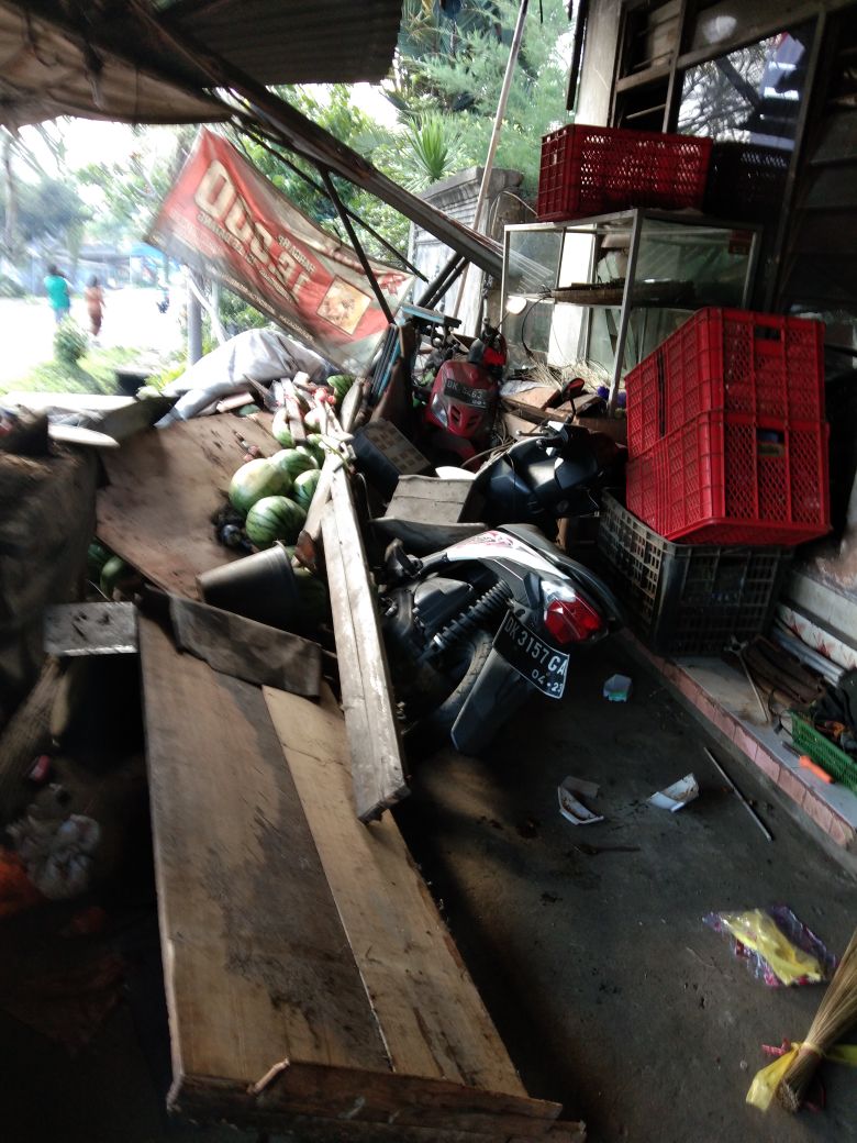 momen apes orang saat belanja ke warung © berbagai sumber