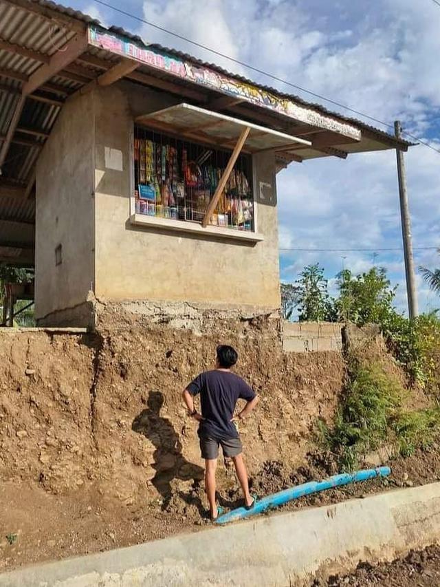 momen apes orang saat belanja ke warung © berbagai sumber