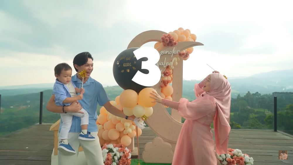 momen gender reveal anak kedua dinda hauw & rey mbayang © berbagai sumber