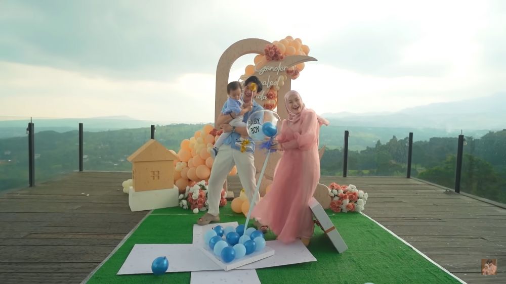 momen gender reveal anak kedua dinda hauw & rey mbayang © berbagai sumber