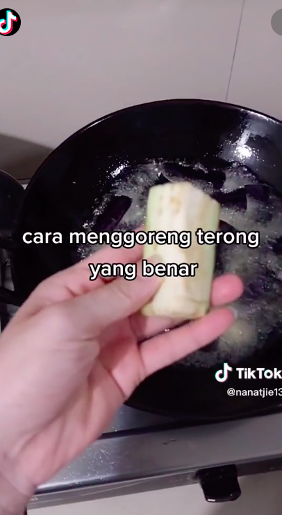 Cara jitu goreng terong agar cantik dan warnanya tidak menghitam
