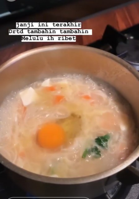 10 Masakan berkuah ala Putri Titian, bisa jadi inspirasi saat musim hujan