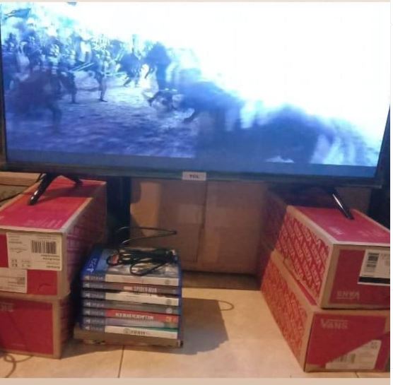 Tingkah orang gunakan alas barang elektronik © 2022 Instagram 