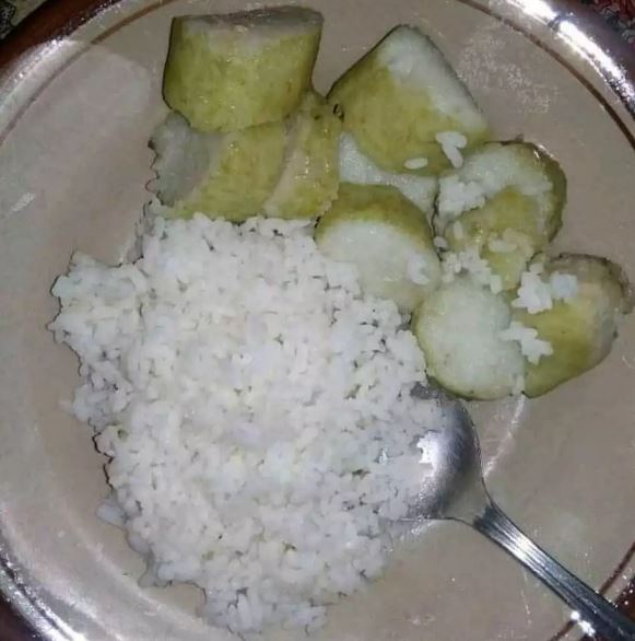 potret makanan tetap disantap dengan nasi Berbagai sumber