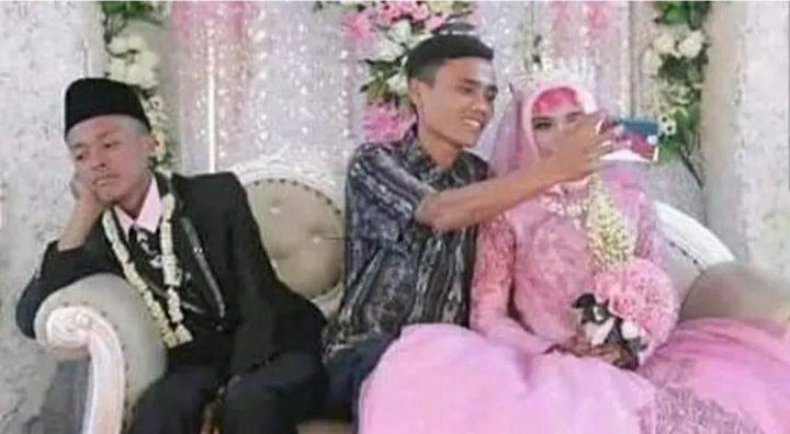 tingkah kocak orang kondangan © berbagai sumber tingkah kocak orang kondangan © berbagai sumber