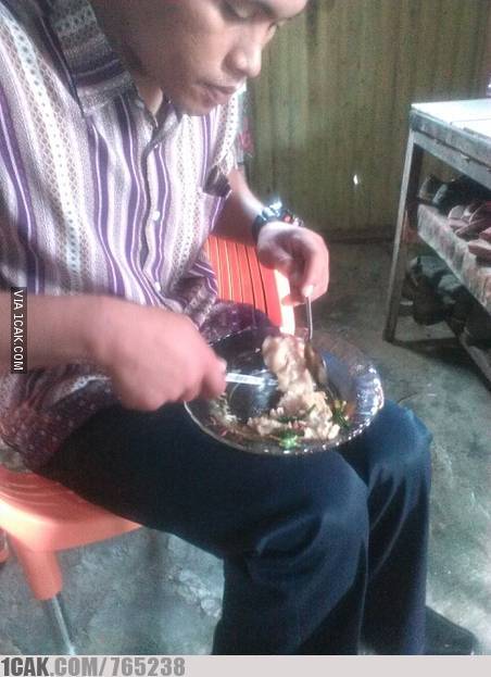 tingkah kocak orang kondangan © berbagai sumber