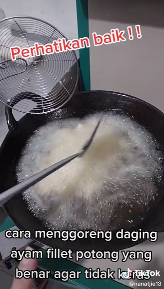 Trik jitu goreng daging ayam fillet agar teksturnya tidak keras, antigagal