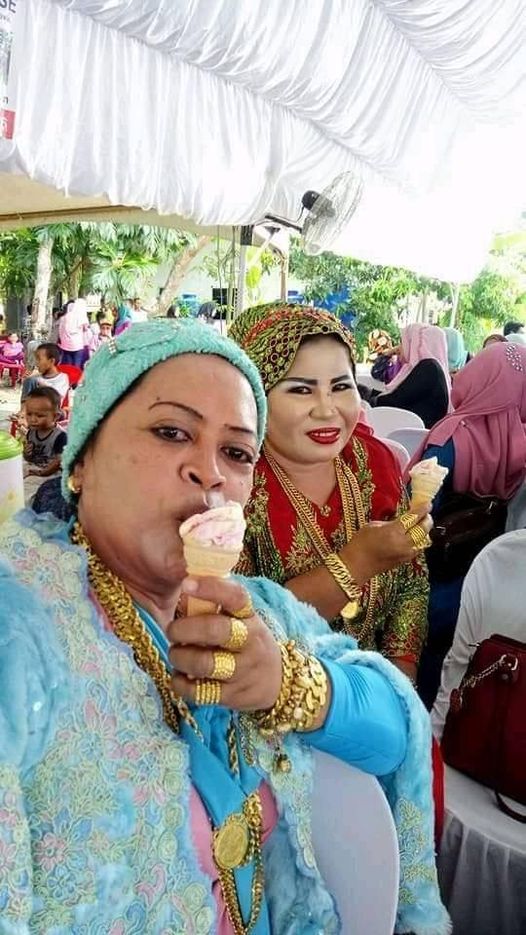 aksi kocak cewek makan © berbagai sumber