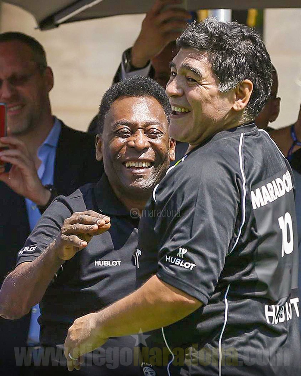 Berdoa bisa main sepakbola di surga, ini 11 potret persahabatan dua legenda dunia Pele dan Maradona