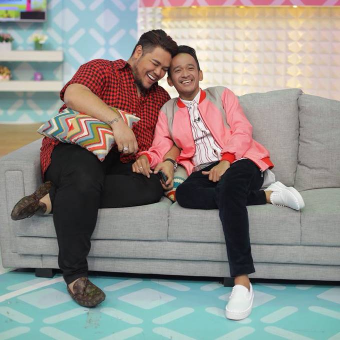 Persahabatan duo presenter © berbagai sumber Persahabatan duo presenter © berbagai sumber