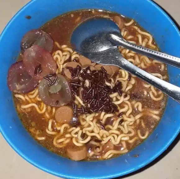 topping mi instan nyeleneh © berbagai sumber