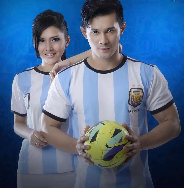 Genta Buana bareng pasangan harmonis © berbagai sumber