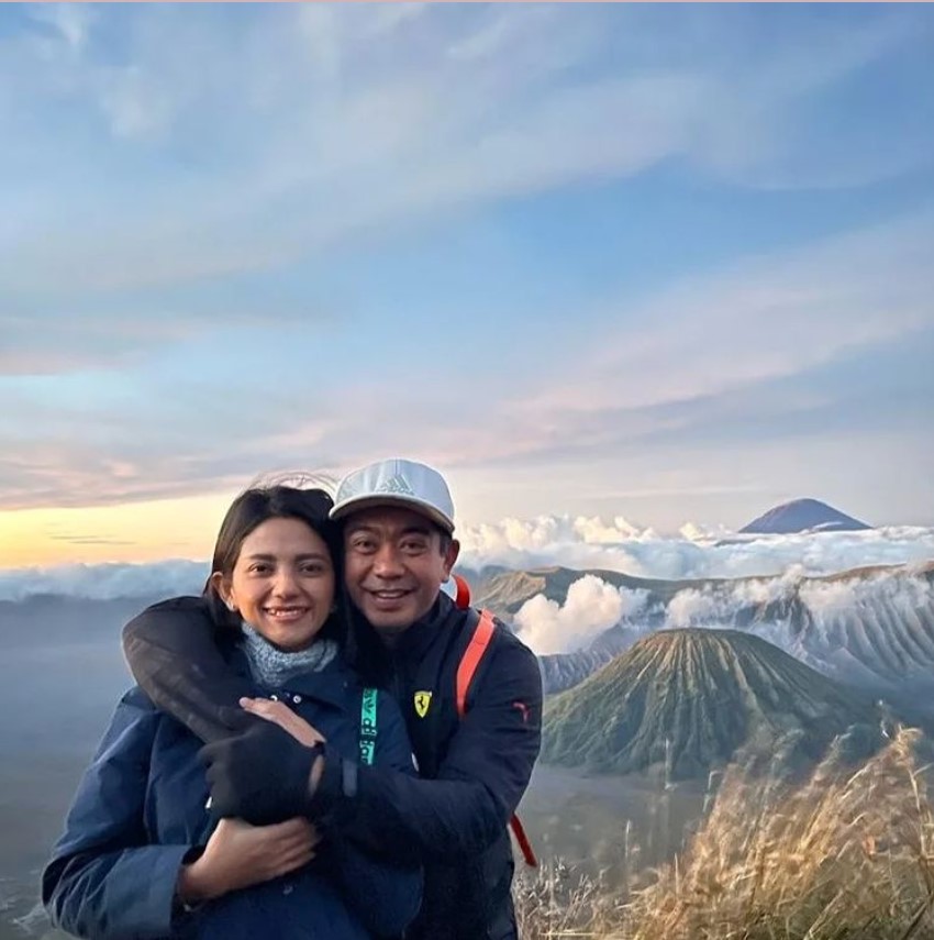 Genta Buana bareng pasangan harmonis © berbagai sumber