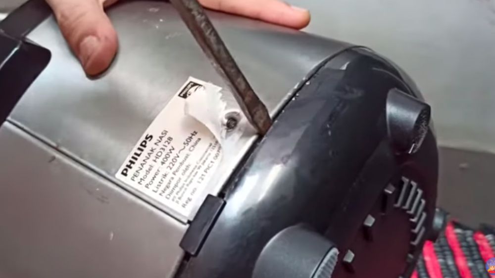 Mudah dipraktikkan, ini cara memperbaiki tombol rice cooker susah ditekan