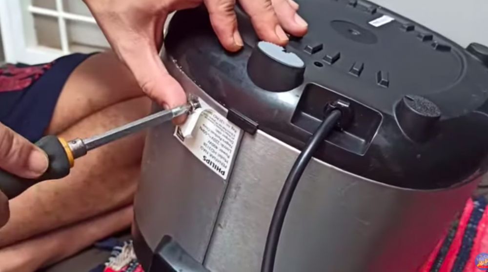 Mudah dipraktikkan, ini cara memperbaiki tombol rice cooker susah ditekan