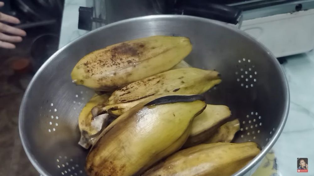Cara sederhana merebus pisang kepok agar warnanya tetap cerah dan tak menghitam