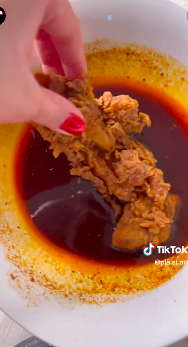 9 Cara bikin ayam goreng ala A&W versi pedas, krispi hingga 2 jam