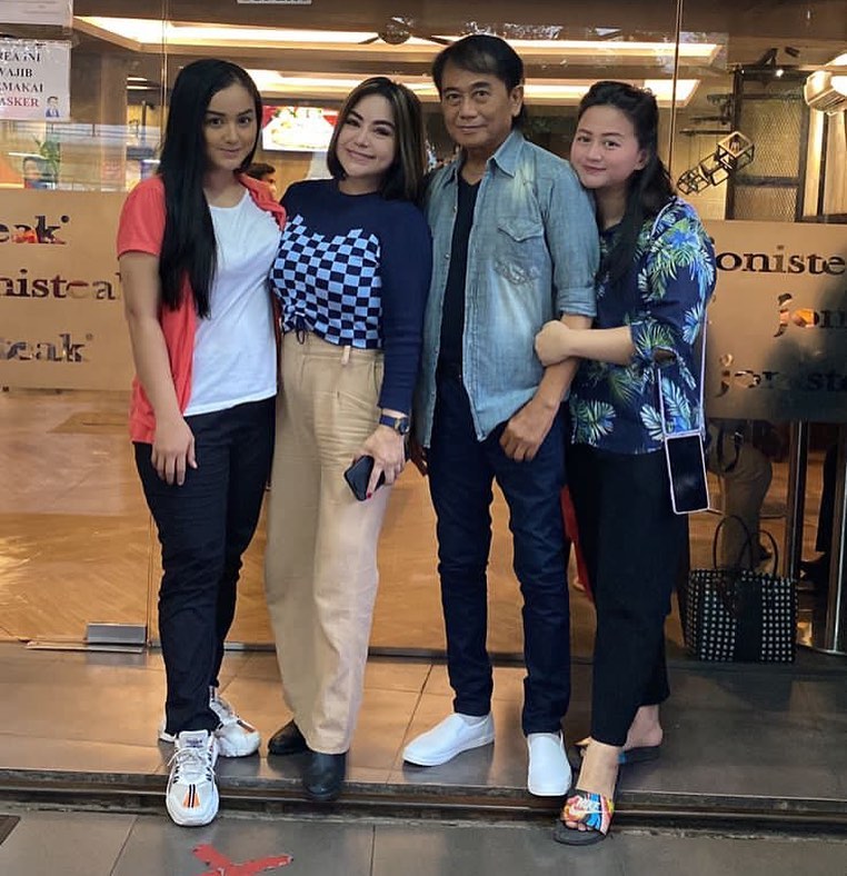 potret kebersamaan seleb & ibu © berbagai sumber