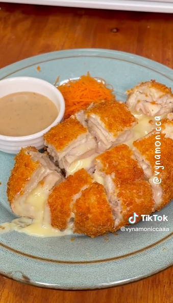 7 Cara membuat chicken katsu isi keju ala Kimukatsu, enak dan gampang dibuat