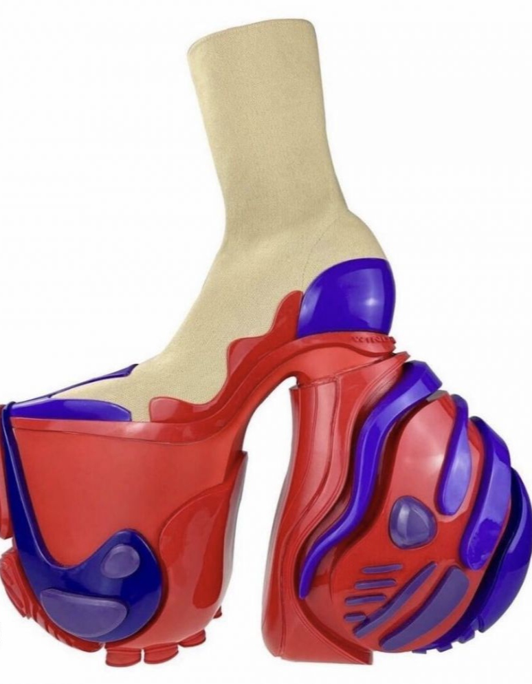 Potret kocak heels dengan desain out of the box berbagai sumber