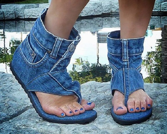 Potret kocak heels dengan desain out of the box berbagai sumber