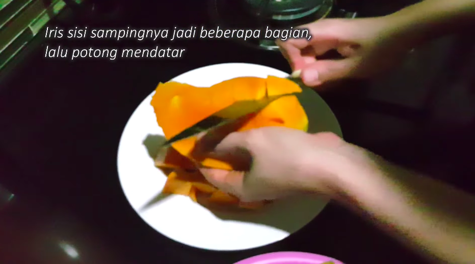 Jangan keliru, ini cara memotong mangga agar rapi dan tidak lembek