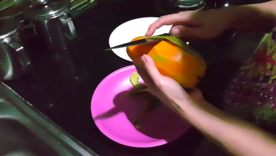 Jangan keliru, ini cara memotong mangga agar rapi dan tidak lembek