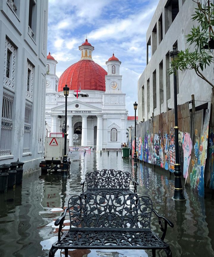 Diguyur hujan hingga tanggul jebol, 8 destinasi wisata Semarang ini tergenang banjir