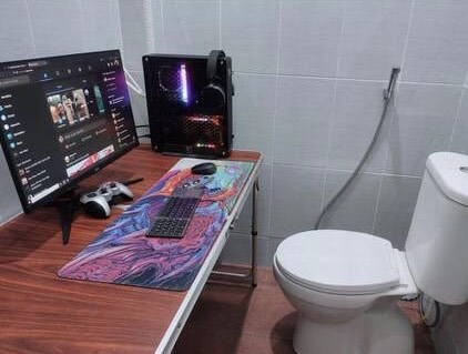 orang sembarang banget taruh komputer © berbagai sumber