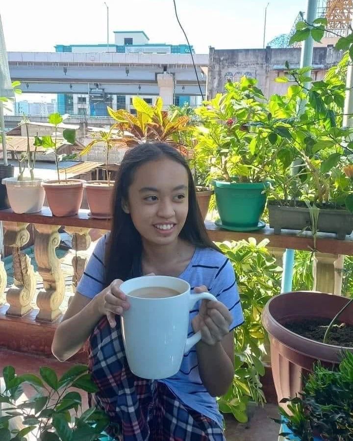 orang sajikan minuman caranya nyeleneh © berbagai sumber