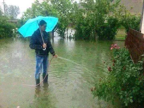 Tingkah laku nyeleneh orang menghibur diri © 2023 brilio.net