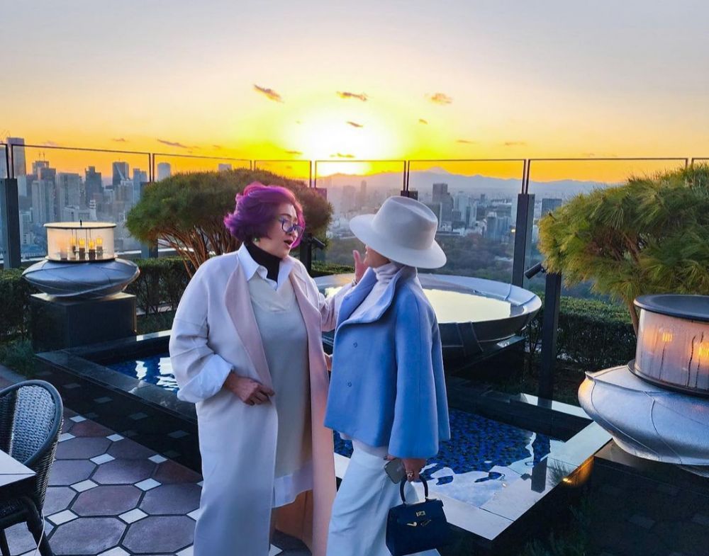 kedekatan aktris dan mertua bule © instagram