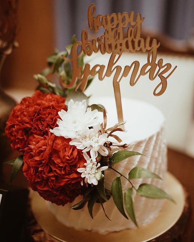 10 Potret kue ulang tahun keluarga Syahnaz Sadiqah, detailnya unik dan mewah