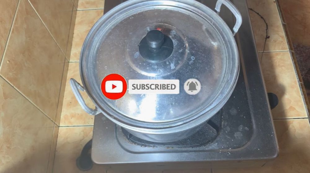 5 Cara mudah membuat air abu untuk pengenyal mi, alami tanpa bahan kimia