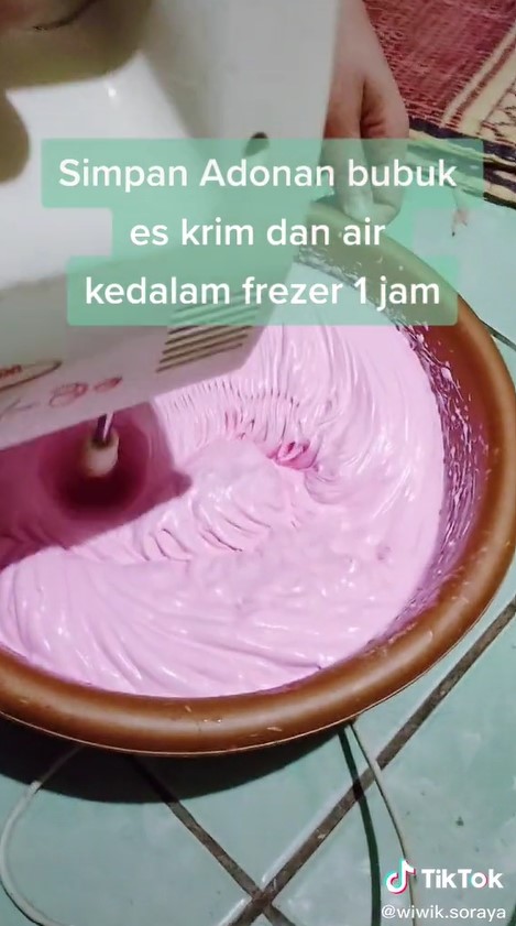Tak banyak yang tahu, ini trik agar adonan es krim bisa mengembang dan lebih lembut