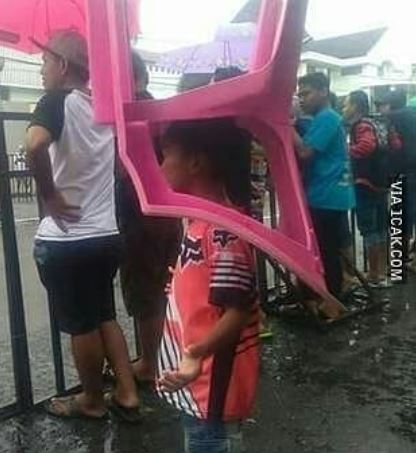 orang akali benda jadi payung © 2022 Instagram  orang akali benda jadi payung © 2022 Instagram