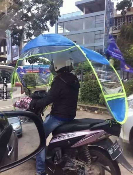 kelakuan nyeleneh pengendara motor Berbagai sumber kelakuan nyeleneh pengendara motor Berbagai sumber
