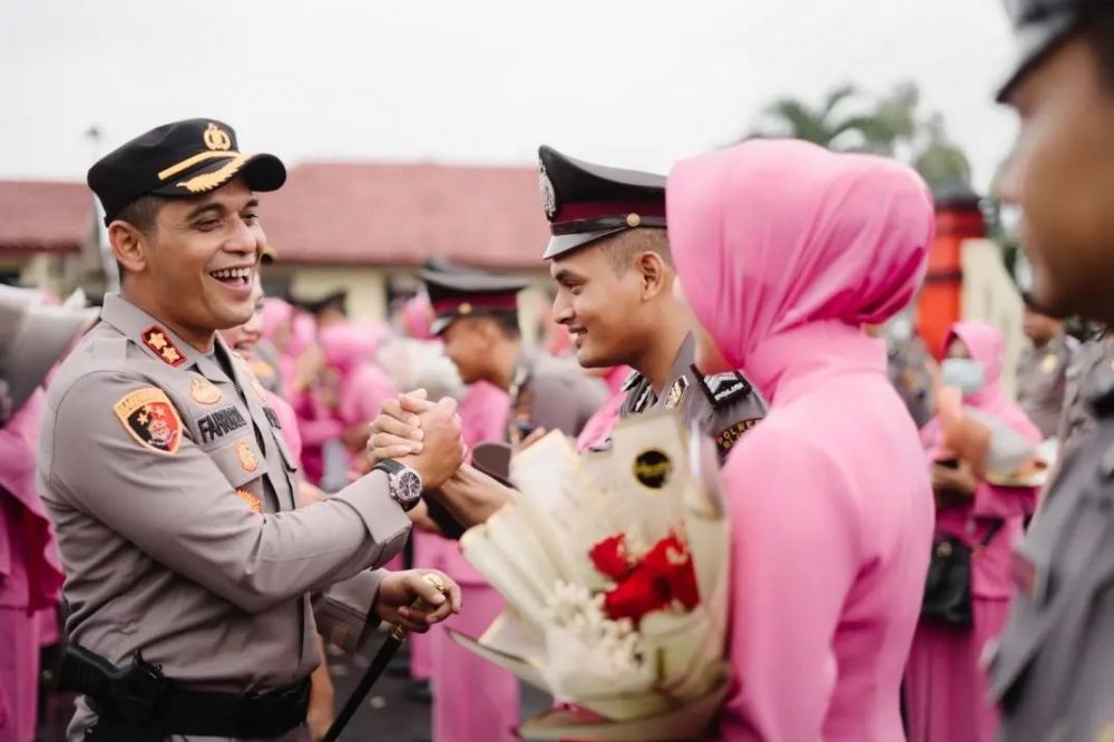 Yeni Inka seragam bhayangkari © berbagai sumber Yeni Inka seragam bhayangkari © berbagai sumber