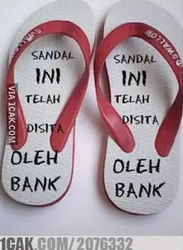 Tulisan di sandal jepit ini unik abis © 2023 brilio.net Tulisan di sandal jepit ini unik abis © 2023 brilio.net