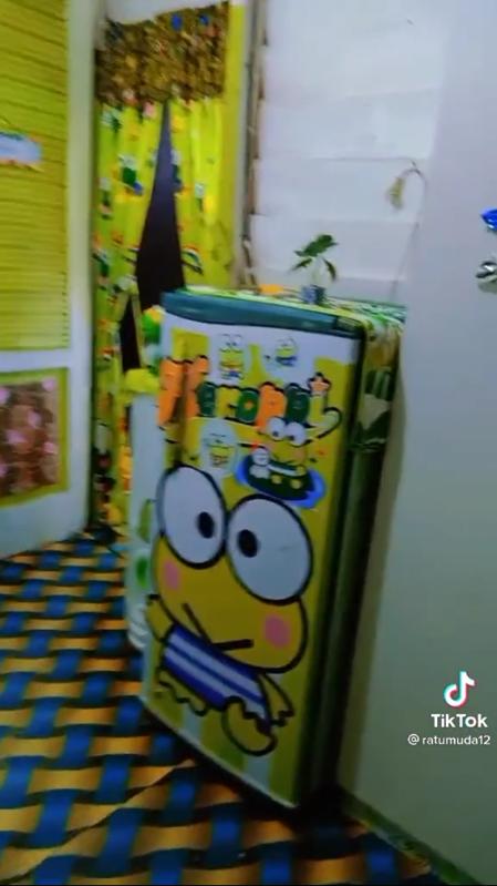 rumah triplek bertema Keroppi © TikTok/@ratumuda12