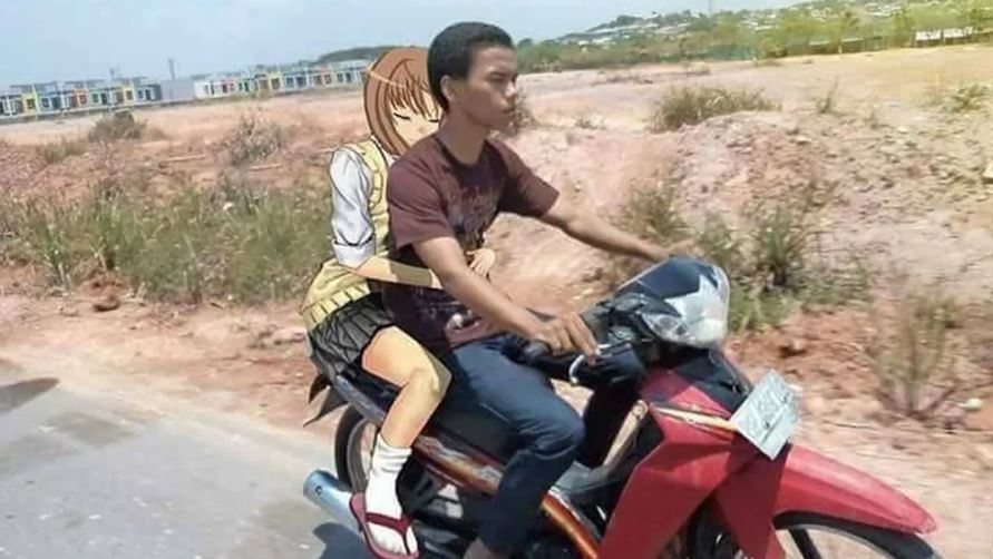 jomblo kreatif biar kelihatan punya pasangan © berbagai sumber